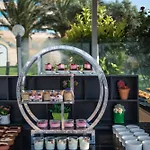 מלון Swissotel And