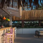 מלון Swissotel And