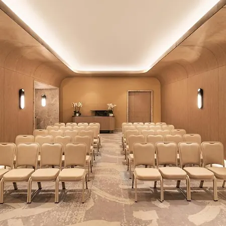 Swissotel And فندق