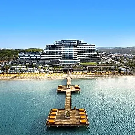 מלון Swissotel And 5*