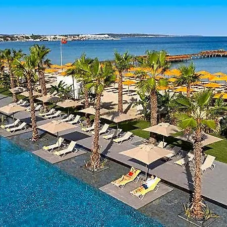 מלון Swissotel And 5*
