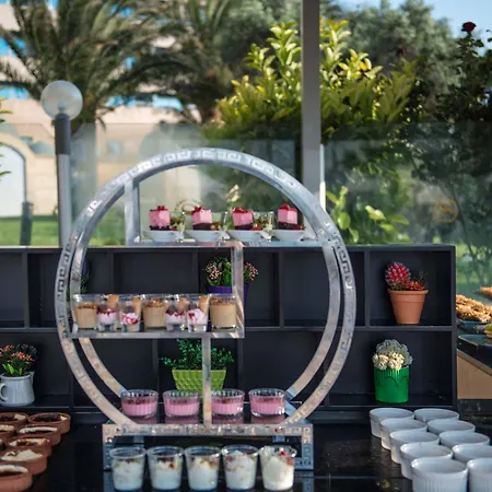 מלון Swissotel And