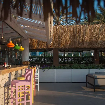מלון Swissotel And