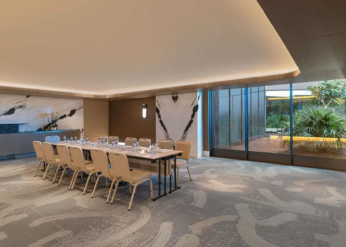 Swissotel And Кешме