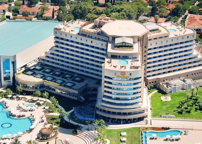 Swissotel And Кешме